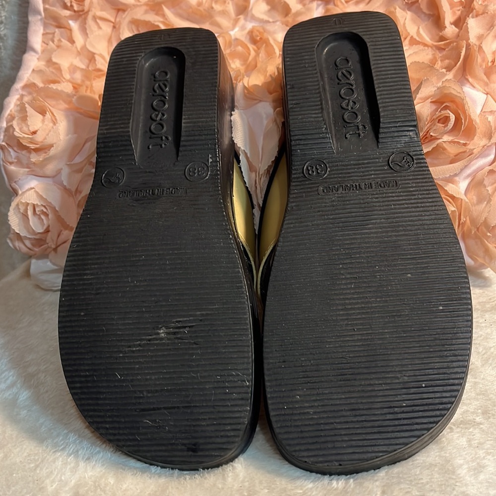 Aerosoft Sandals - Picture 2 of 5